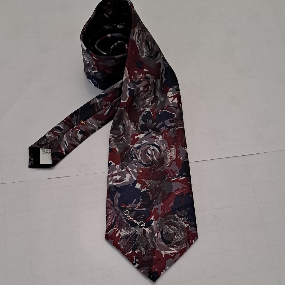 Oscar de la Renta Men's Silk Blend Red,Blue,White and Gray Floral Tie